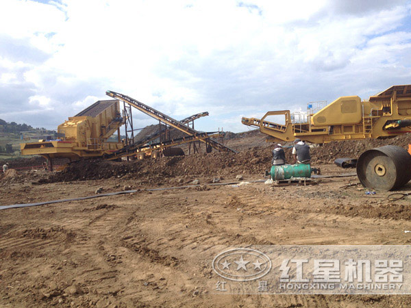 新型車載移動(dòng)式碎石機(jī)處理建筑垃圾現(xiàn)場