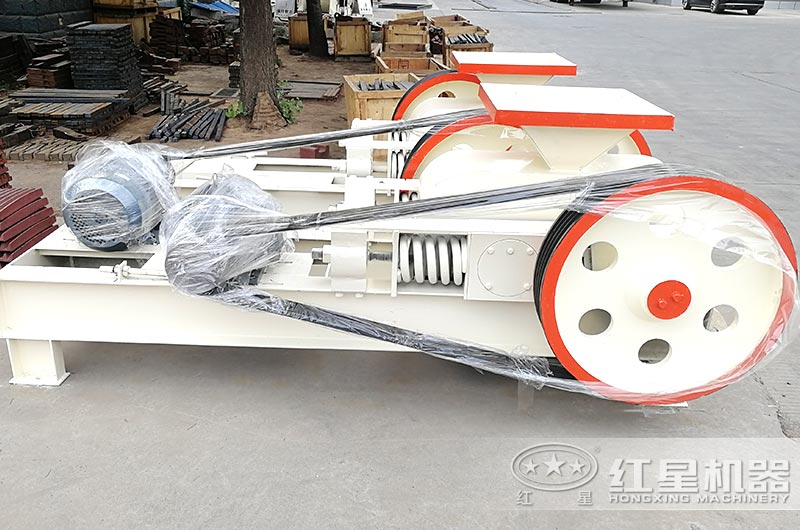 小型對(duì)輥制砂機(jī)實(shí)拍圖