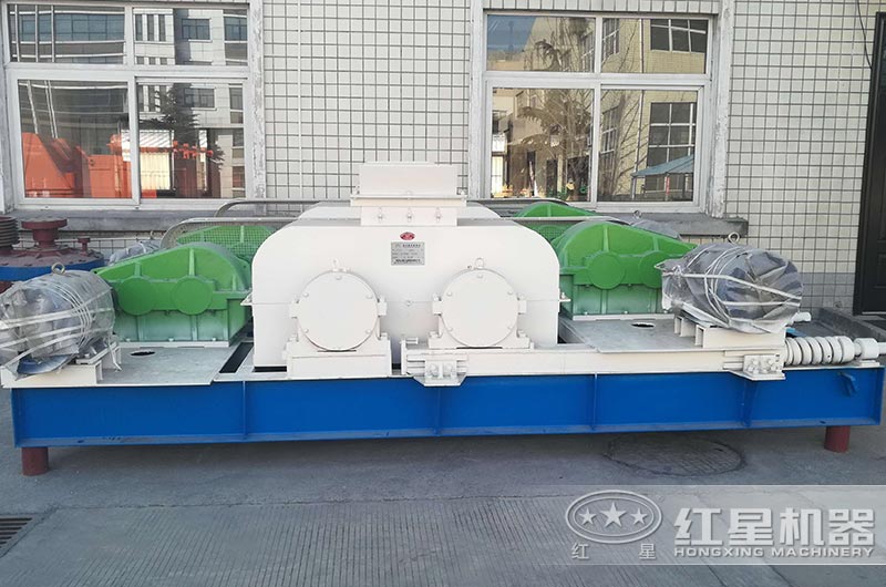 對輥式粉碎機(jī)圖片