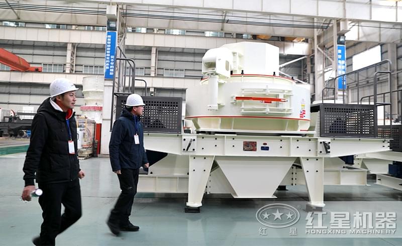 客戶(hù)到廠考察河卵石制砂機(jī)