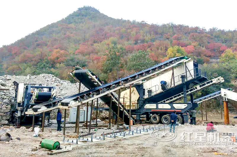 二合一移動(dòng)顎式反擊破一體機(jī)用戶現(xiàn)場(chǎng)