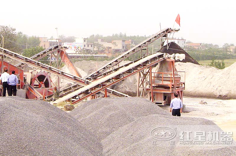 小型立軸破碎機(jī)作業(yè)現(xiàn)場(chǎng)