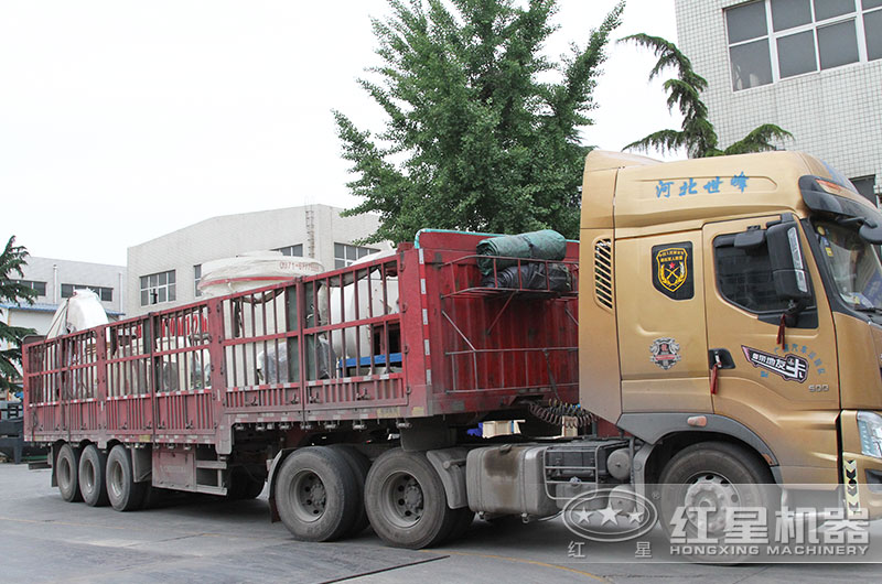 超細(xì)粉磨機(jī)裝車完畢、準(zhǔn)備發(fā)貨